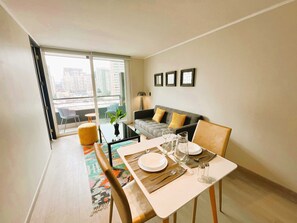 TV, offices - HOM I Parking Cowork Urbano Piscina Parque Almagro (Santiago)
