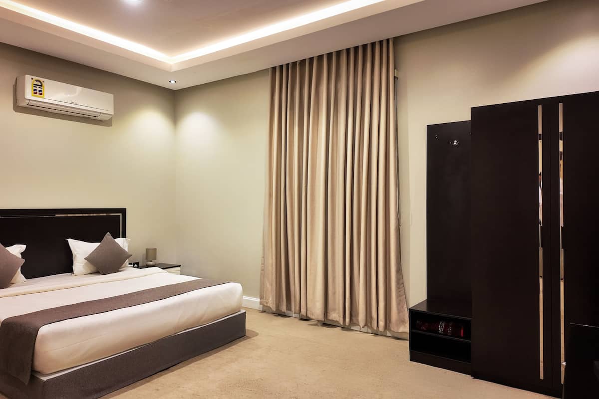 Suite – deluxe | Blendingsgardiner og wi-fi (inkludert)