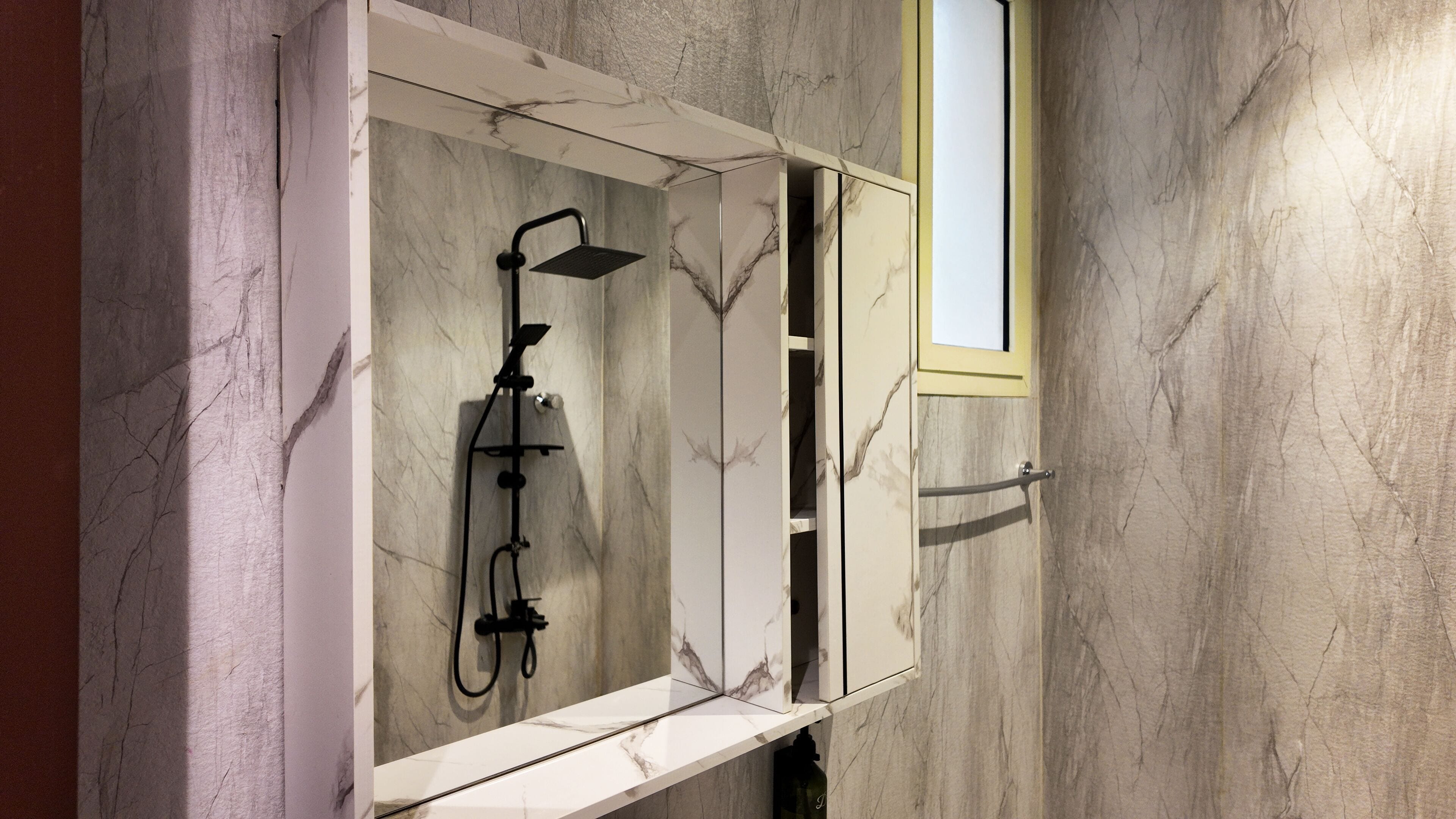 Basic Double Room | Bathroom | Shower, soap, shampoo, toilet paper