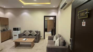 Deluxe Suite | Living area