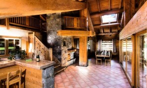 Outdoor dining - 8 Rooms for 15 People (Le Grand-Bornand)