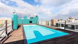 Outdoor pool - Apartment in Lagos Near Marina & Pool (Lagos)