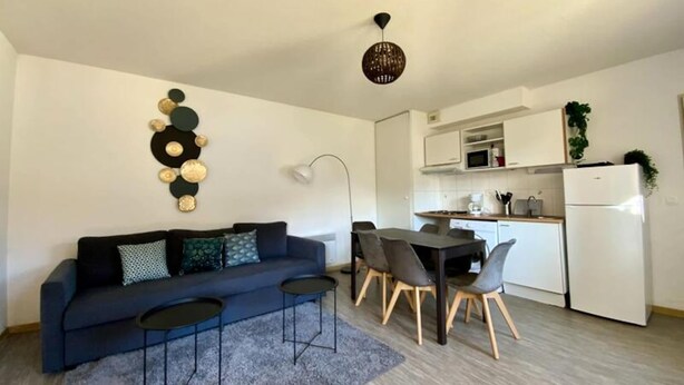 Unclassified image, 1 of 3, button - Apartments for 6 People (Avene)