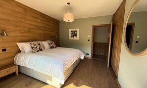 Iron/ironing board, bed sheets - Chalet in Morzine Near Nyon Cable Car (Morzine)