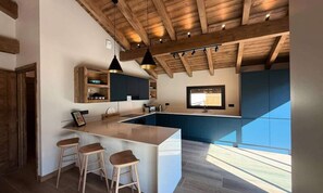 Fridge, microwave, oven, dishwasher - Chalet in Morzine Near Nyon Cable Car (Morzine)