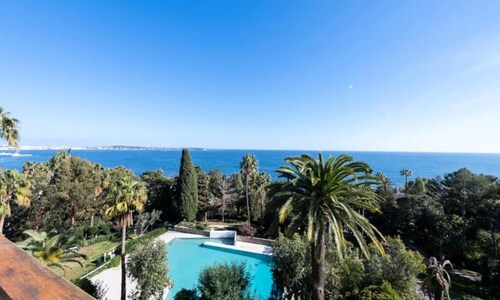 Apartment in Golfe-juan With Sea Views