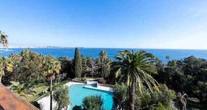 Apartment in Golfe-juan With Sea Views