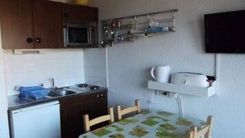 Fridge, microwave, coffee/tea maker, electric kettle