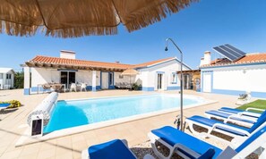 Outdoor pool - Villa in Aljezur Near Costa Vicentina (Aljezur)