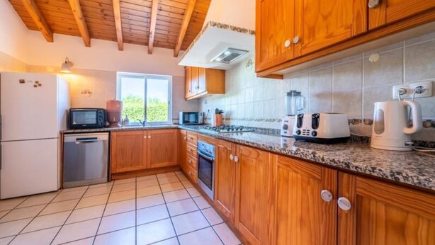 Private kitchen - Villa in Aljezur Near Costa Vicentina (Aljezur)