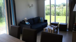 Unclassified image, 2 of 3, button - 3 Rooms for 6 People (Agde)