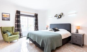 Iron/ironing board - House in Albufeira With Pool and Garden (Albufeira)