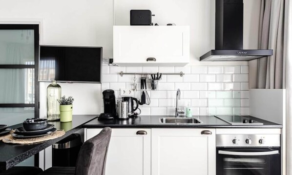 Fridge, oven, coffee/tea maker, electric kettle - Studio for 2 People (Zandvoort)
