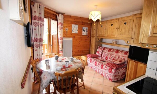 Living area - Apartment in Foret des Rennes Near ESF (Villard-sur-Doron)