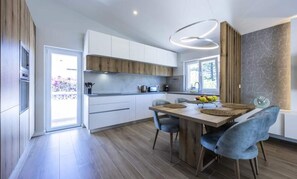 Private kitchen - Apartment in Luz With Terrace & Pool Access (Lagos)