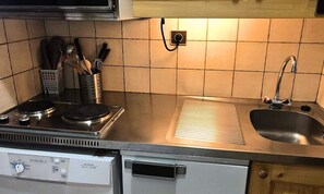 Microwave, oven, dishwasher, coffee/tea maker - Apartment in Creve Coeur Near Ski Lifts (Les Avanchers-Valmorel)