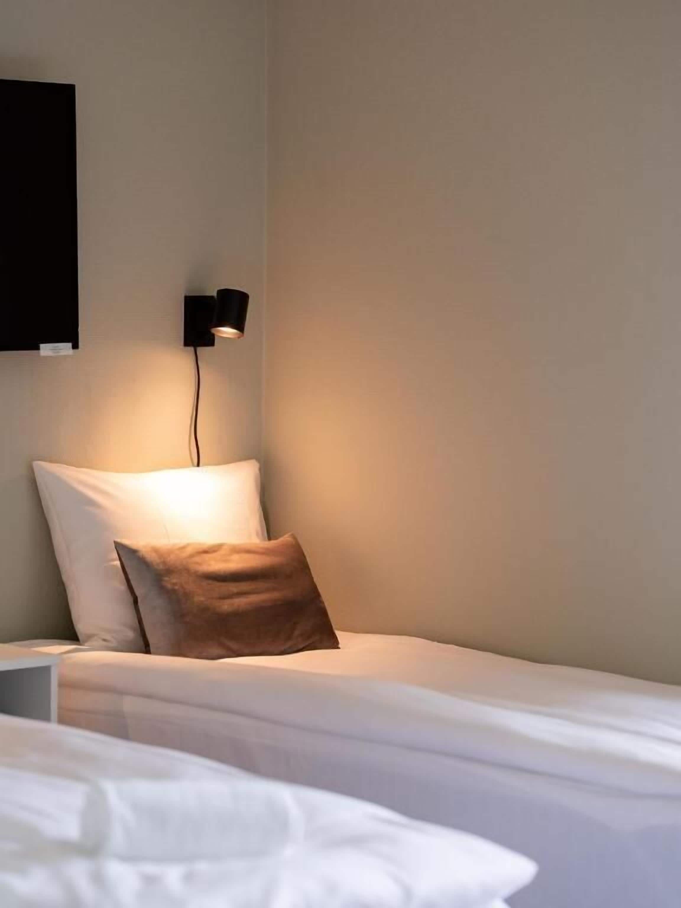 Standard Apartment, Balcony, Mountain View | Living area