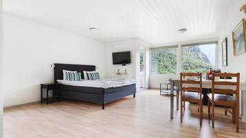 Studio Suite, ban công, quang cảnh núi | Khu phòng khách