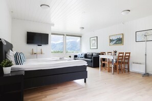 Studio Suite, Balcony, Mountain View | Living area | Flat-screen TV - Trolltunga Aparthotel (Tyssedal)