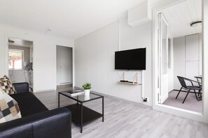 Apartamento família, sacada, vista para a montanha | Área de estar