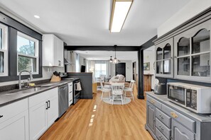 ميكروويف، فرن، موقد طهي مسطح، غسالة أطباق