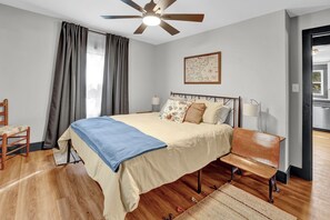 2 bedrooms, iron/ironing board, WiFi, bed sheets