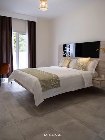 Comfort Apartment | Laptop workspace, blackout drapes, soundproofing, iron/ironing board