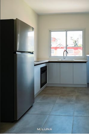 Comfort Suite | Private kitchen | Mini-fridge, microwave, oven, stovetop - Meluna (Mamoudzou)