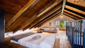 2 bedrooms, bed sheets