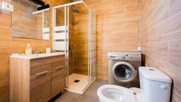 Shower, towels