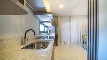 Apartamento luxo, varanda coberta, vista para a cidade | Cozinha privada