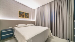 Deluxe Apartment, Lanai, City View | WiFi (free) - APTO flat em condomínio com piscina B (Bombinhas)