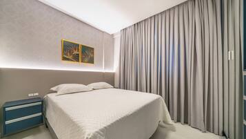 Apartamento luxo, varanda coberta, vista para a cidade | Wi-Fi de cortesia