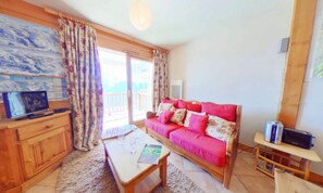 Living area - Apartment Near Les Saisies With Pool (Villard-sur-Doron)