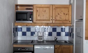 Private kitchen - Apartment in Vars at the Ski Slopes (Orcieres)