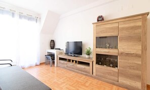 Con arredamento individuale, ferro/asse da stiro, lenzuola