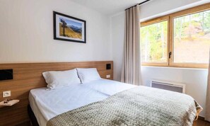 Apartment - Apartment in Vars Near Foret Blanche Slopes (Vars)