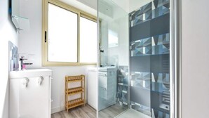 Bathroom - Apartment in Cannes Near the Croisette (Cannes)