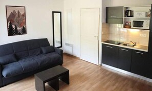 Living area - Apartment in Les Orres With Pool Access (Les Orres)