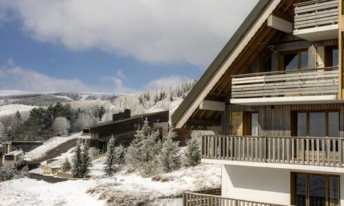 Apartment in Super Besse Near Lac Hermines