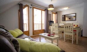 Apartment | Living area - Apartment in Super Besse Near Lac Hermines (Besse-et-Saint-Anastaise)