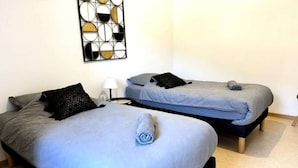 Iron/ironing board - Apartments for 5 People (Avene)