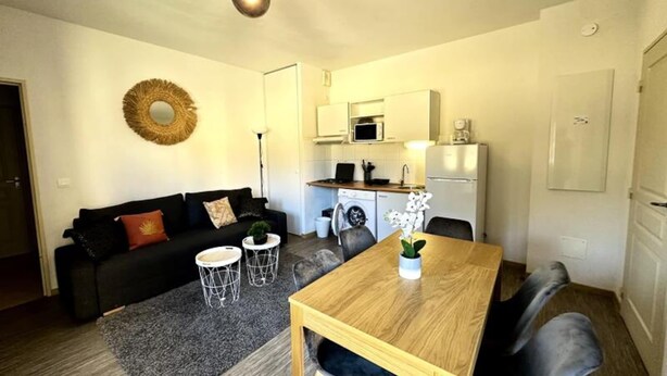 Living area - Apartments for 5 People (Avene)