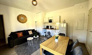 Living area - Apartments for 5 People (Avene)