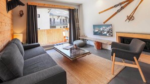 Living area - Apartment in Le Monetier Near Ski Slopes (Monetier-les-Bains)