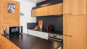 Private kitchen - Apartment in Le Monetier Near Ski Slopes (Monetier-les-Bains)
