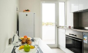 Refrigerador, microondas, horno, lavavajillas