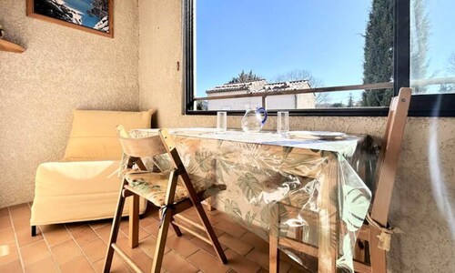 Apartment Near Lake Esparron's Serenity