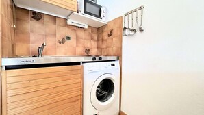 Interior - Apartment Near Lake Esparron's Serenity (Gréoux-les-Bains)
