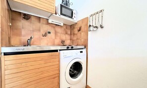 Interior - Apartment Near Lake Esparron's Serenity (Gréoux-les-Bains)